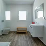 4 Bed - Sleeps 8 - Pool - Garden - Parking Vermelha