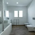 Vakantiehuis 4 Bed - Sleeps 8 - Pool - Garden - Parking *