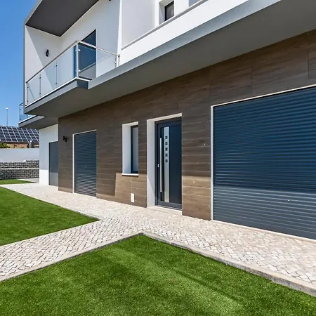 4 Bed - Sleeps 8 - Pool - Garden - Parking Ferienhaus Vermelha