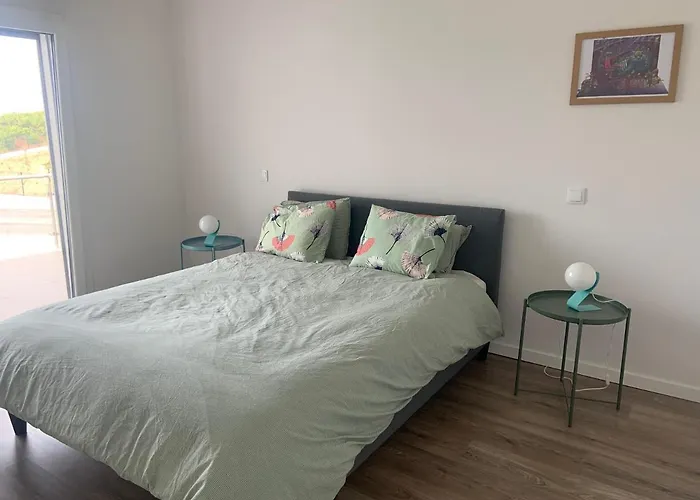 4 Bed - Sleeps 8 - Pool - Garden - Parking Ferienhaus Vermelha